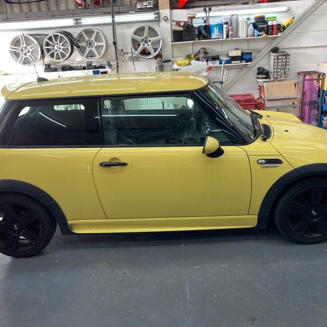 BMW Mini roof colour change to gloss black